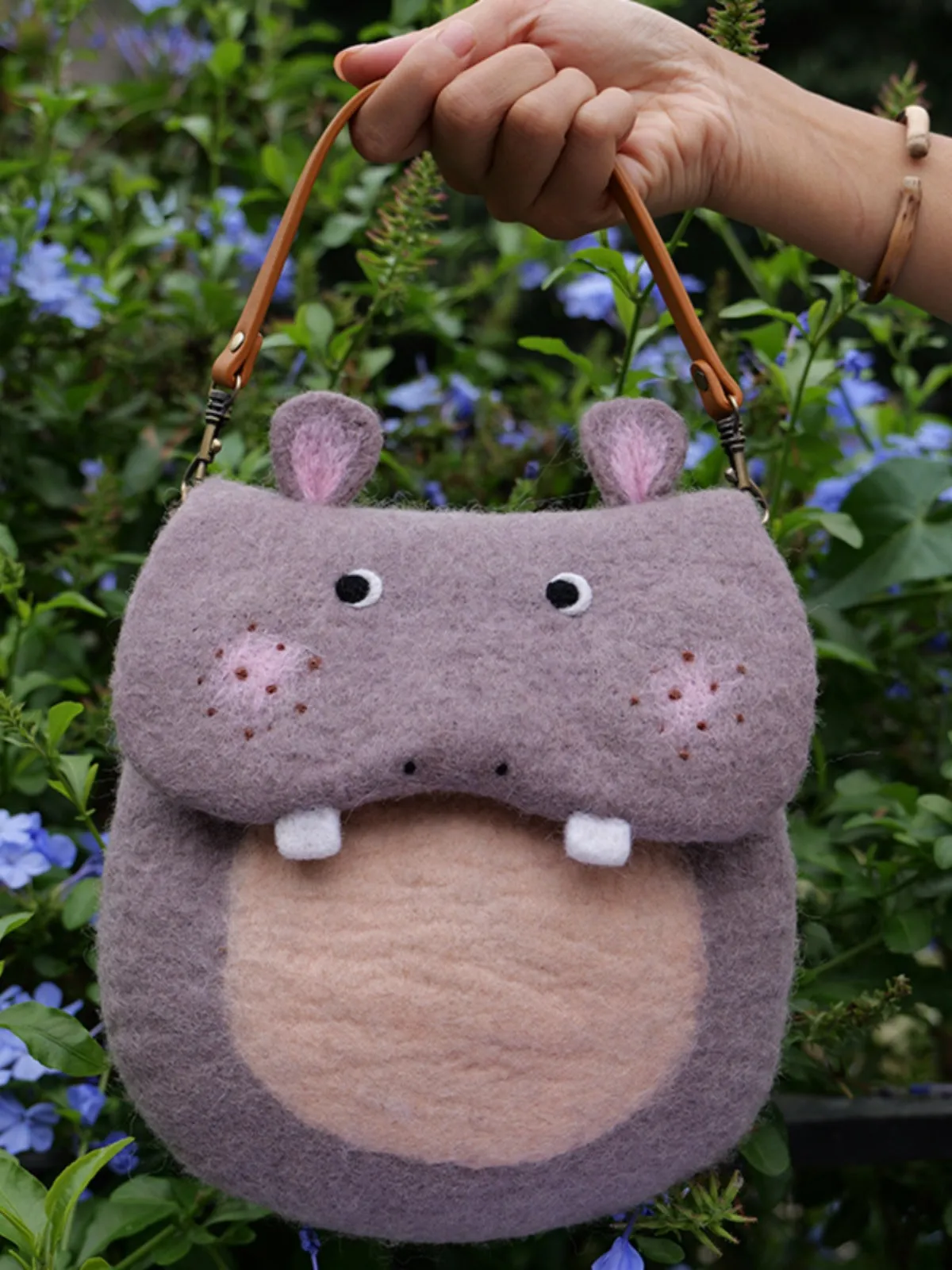 Adorable Animal Felted Wool Bags: Perfect Gifts of Charm and Versatility!