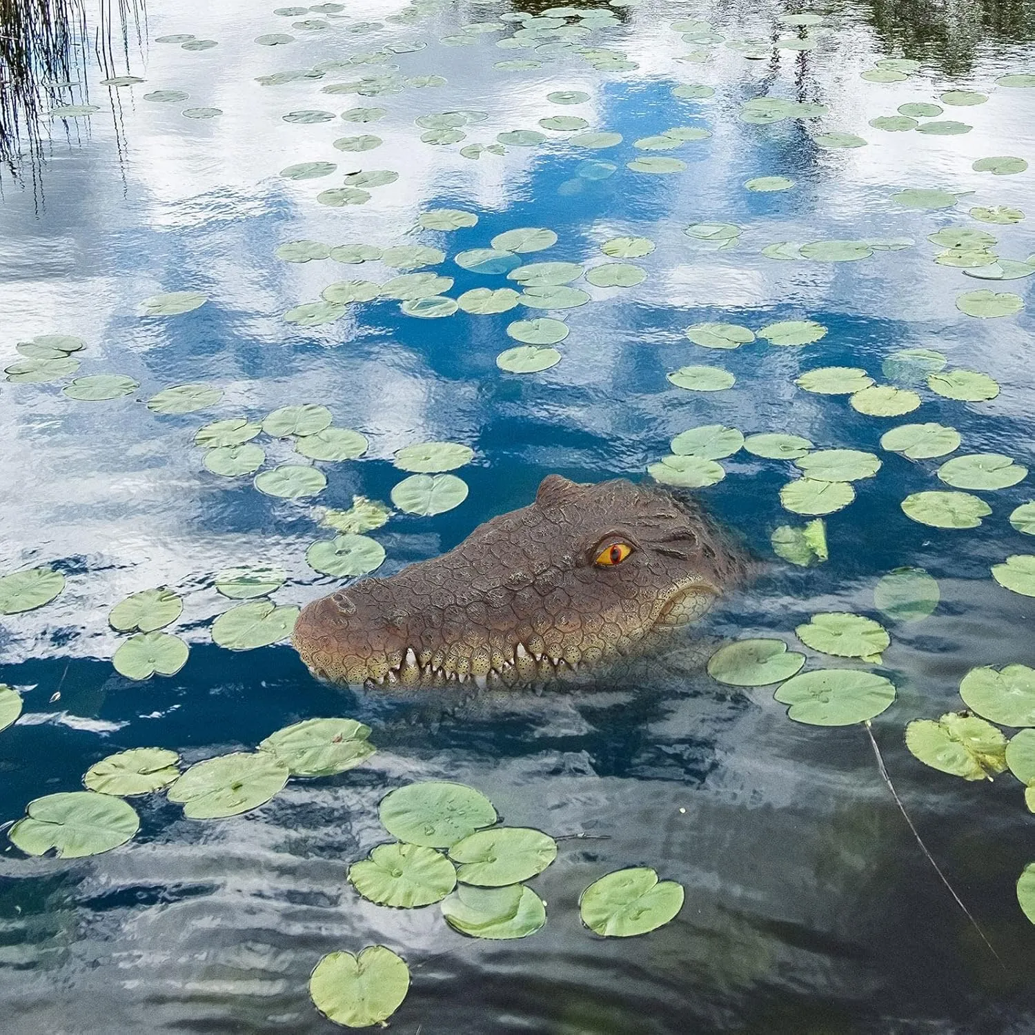 FAMKIT Floating Crocodile Head Detailed Fake Alligator Head for Pond Protection Decoration