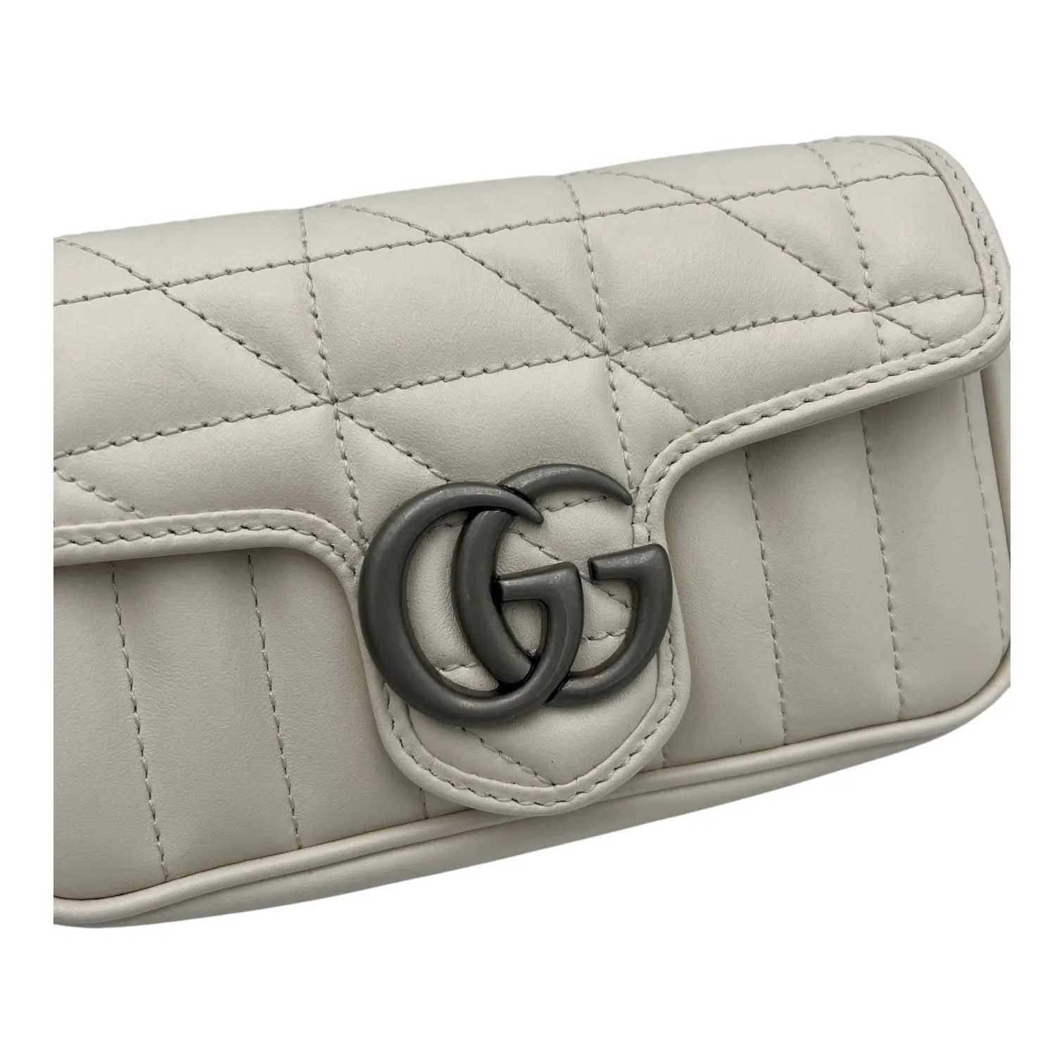 GG Marmont Super Mini White Crossbody Bag in Calfskin, Silver hardware