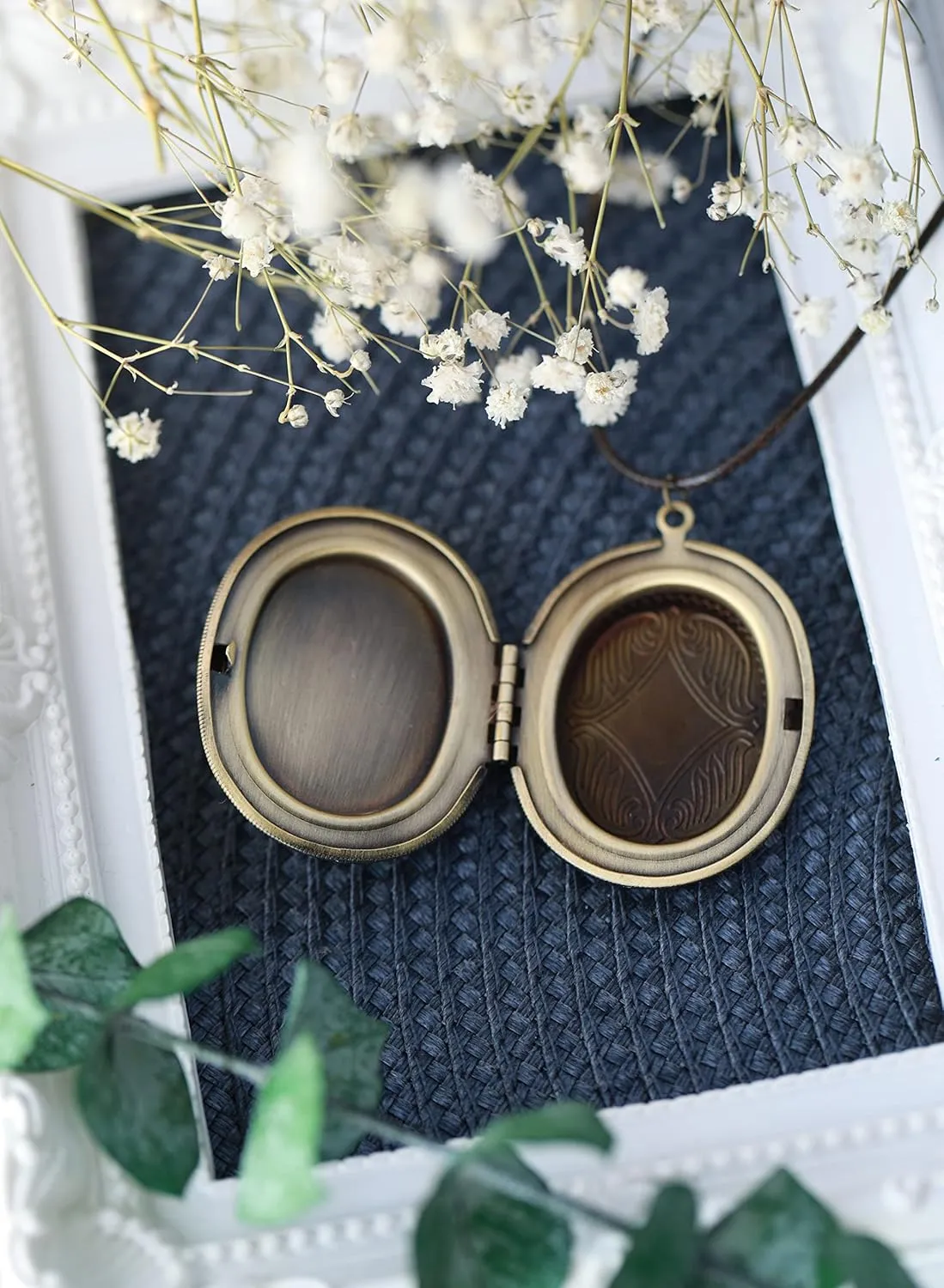 Handmade Oval Shaped Photo Locket Pressed Flower Locket Necklace (Forget Me Not-big oval)