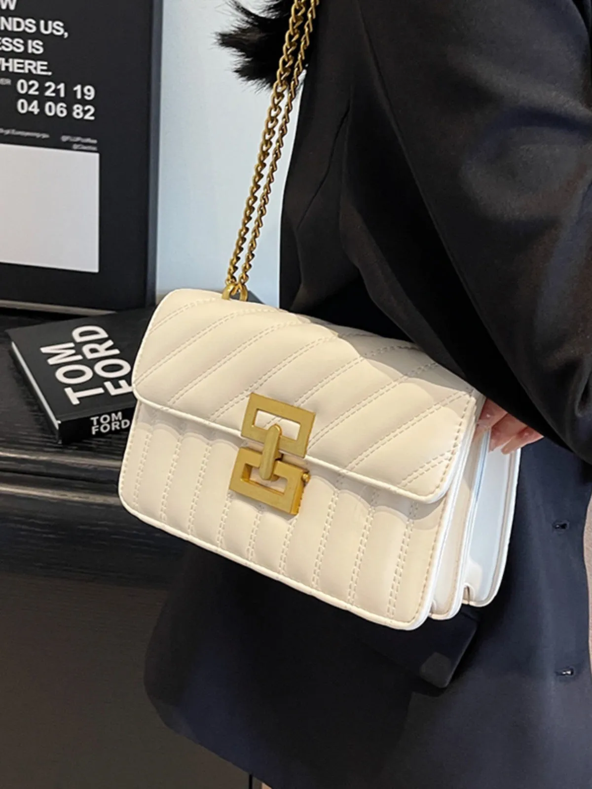 Innovative Women's Retro Popular Chain Fashion Crossbody Bags