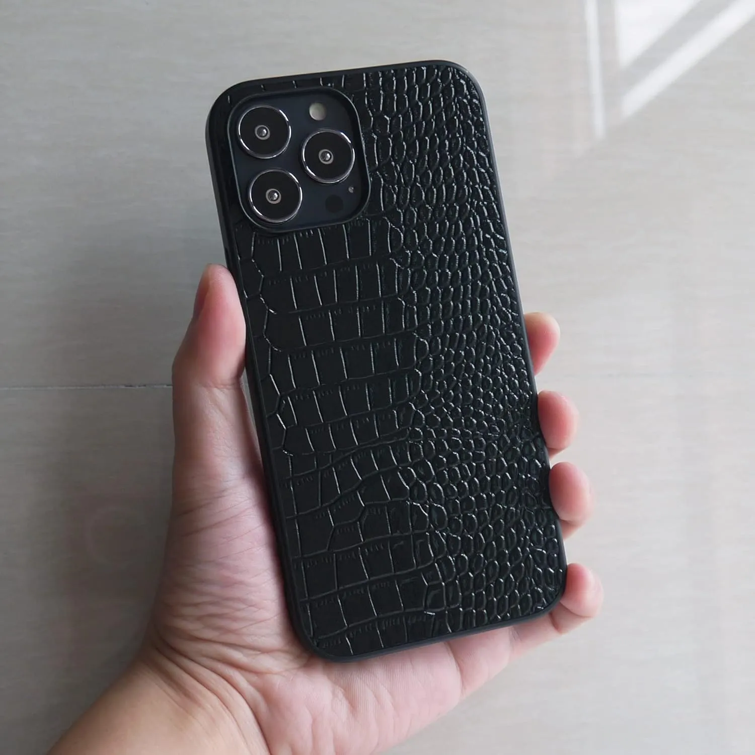 iPhone 11 Case for Women, Crocodile Synthetic Patent Leather Cover, Classic Fashion for iPhone11 6.1 inch - Black