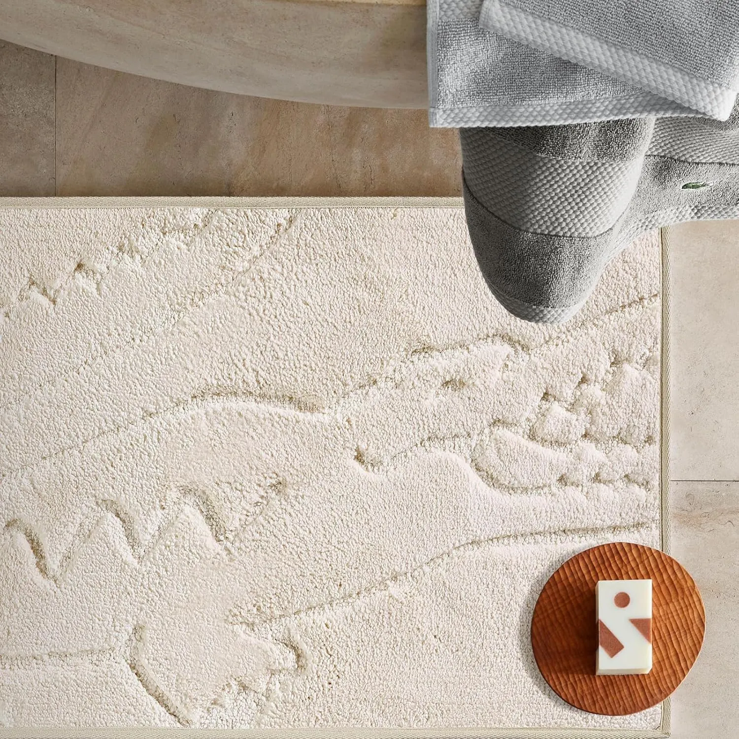 Lacoste Heritage Bath Rug, 32" x 20", 100% Polyester, Chalk