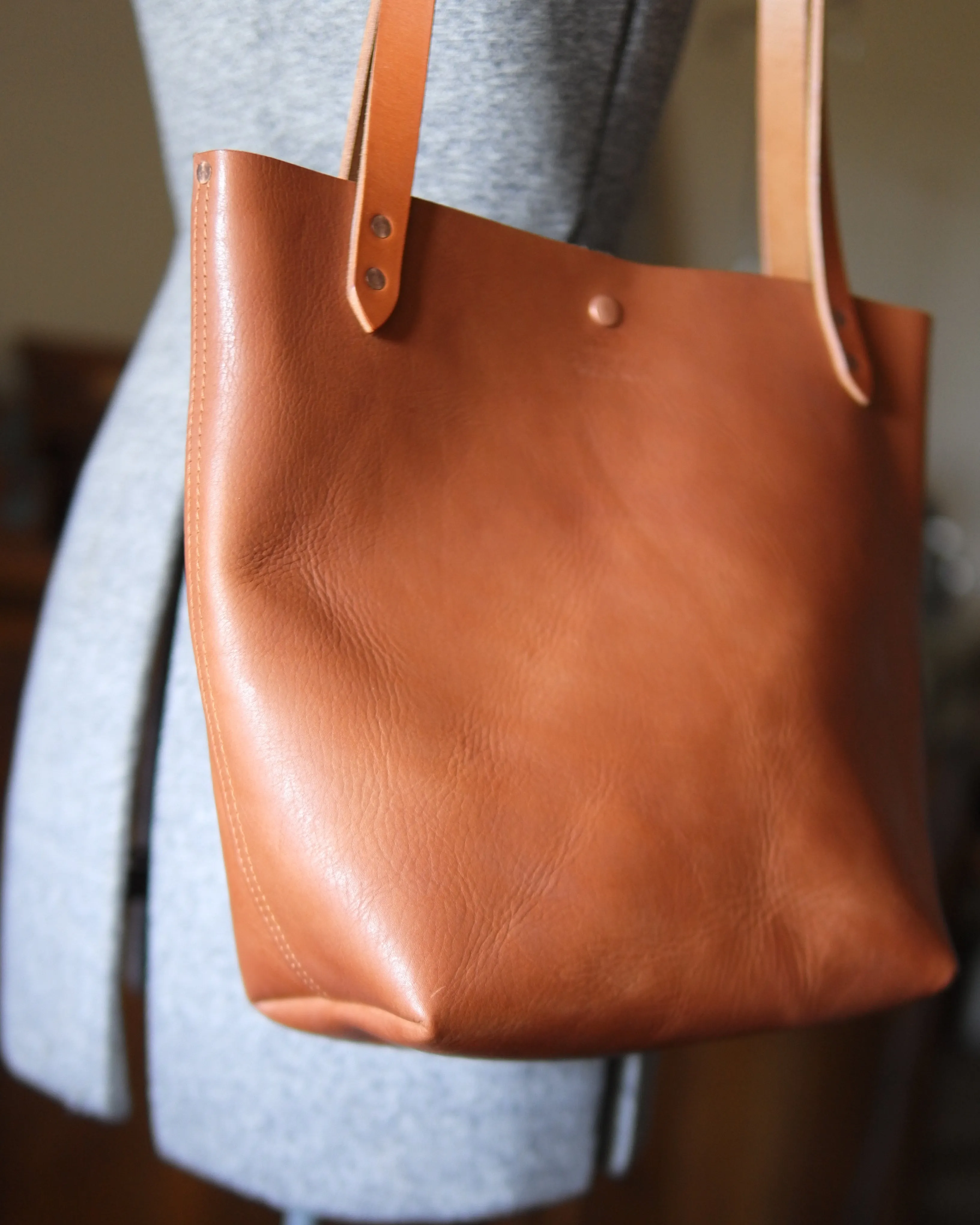 Station Tote - Caramel Shoulder